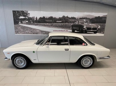 Alfa Romeo Giulia Sprint GT - Bertone