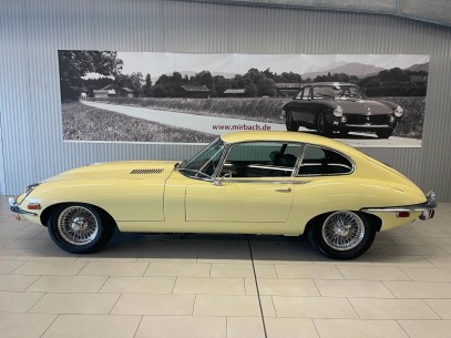 Jaguar E-Type SII Coupe 2+2 in primerose yellow