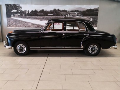Mercedes-Benz 220 SE Ponton Limousine mit Faltschiebedach