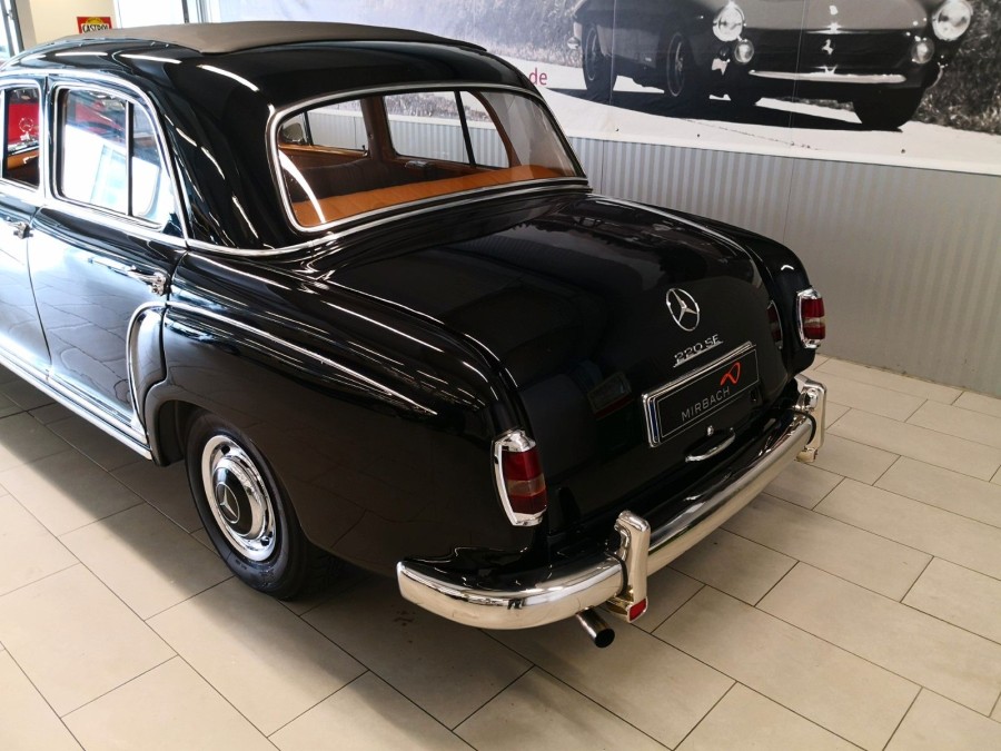 220-se-ponton-limousine-mit-faltschiebedach_2.jpg